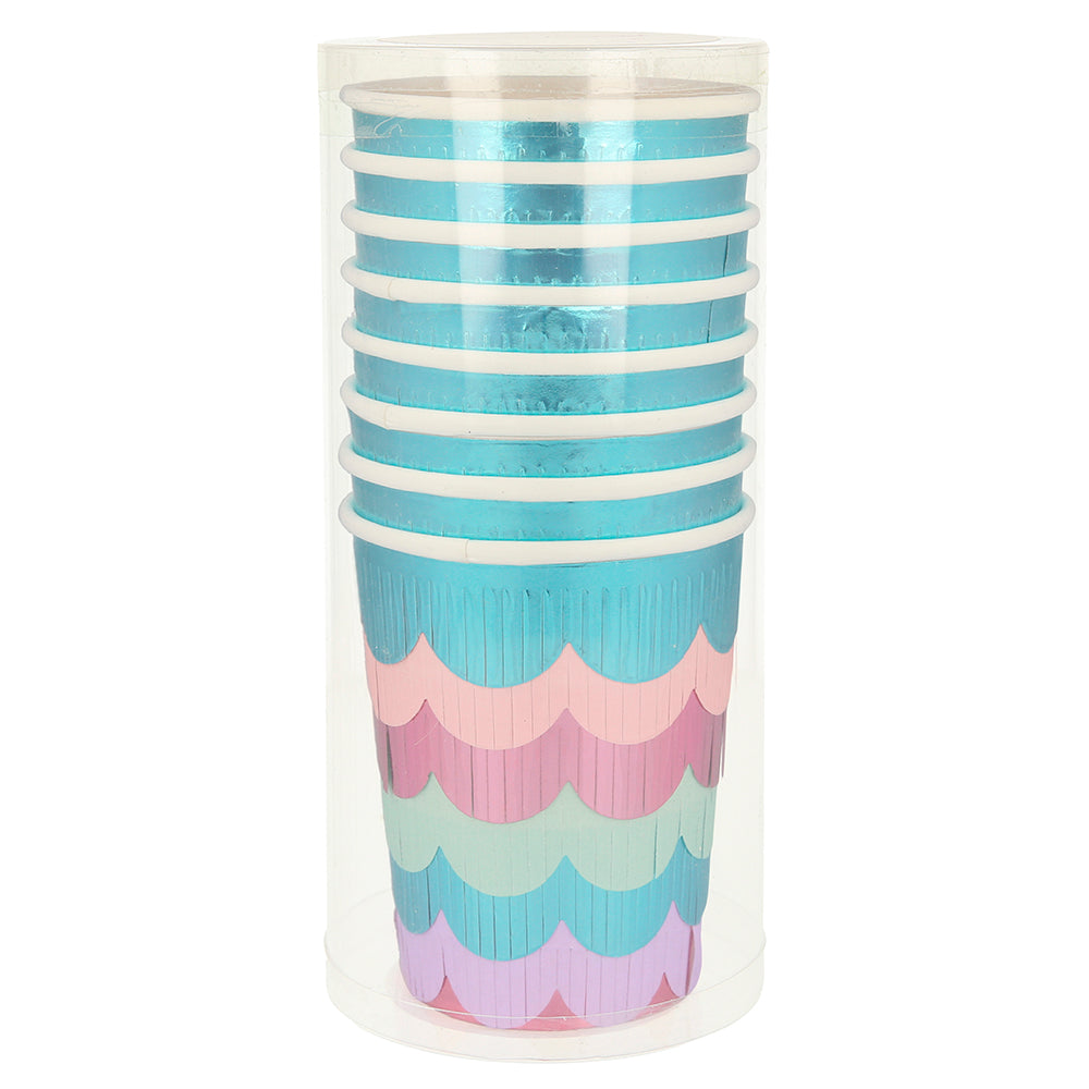 These beautiful cups are perfect for a mermaid or under-the-sea party. They are designed to look like a mermaid's glittering tail, featuring 6 strips of scalloped foil fringe layered to create a sensational effect.