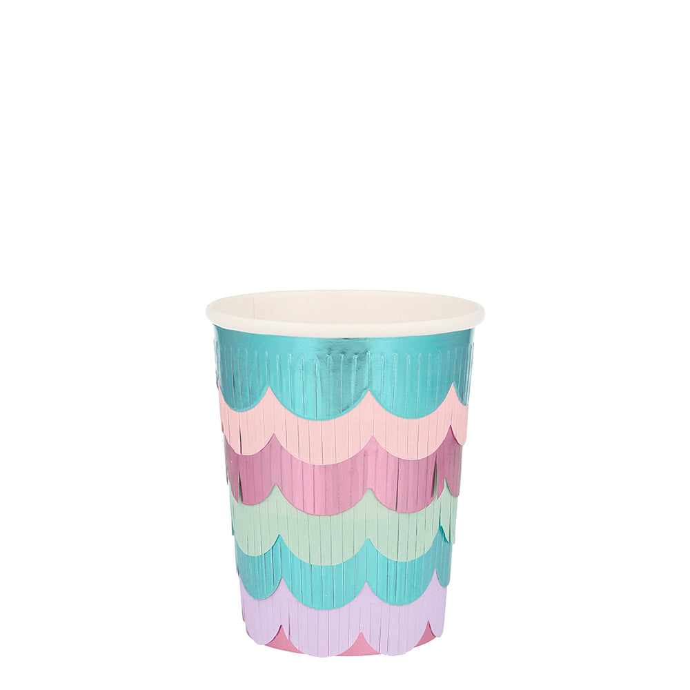 These beautiful cups are perfect for a mermaid or under-the-sea party. They are designed to look like a mermaid's glittering tail, featuring 6 strips of scalloped foil fringe layered to create a sensational effect.